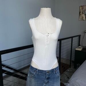 Make ur boobs look AMAZING with this cream square neck bodysuit size small